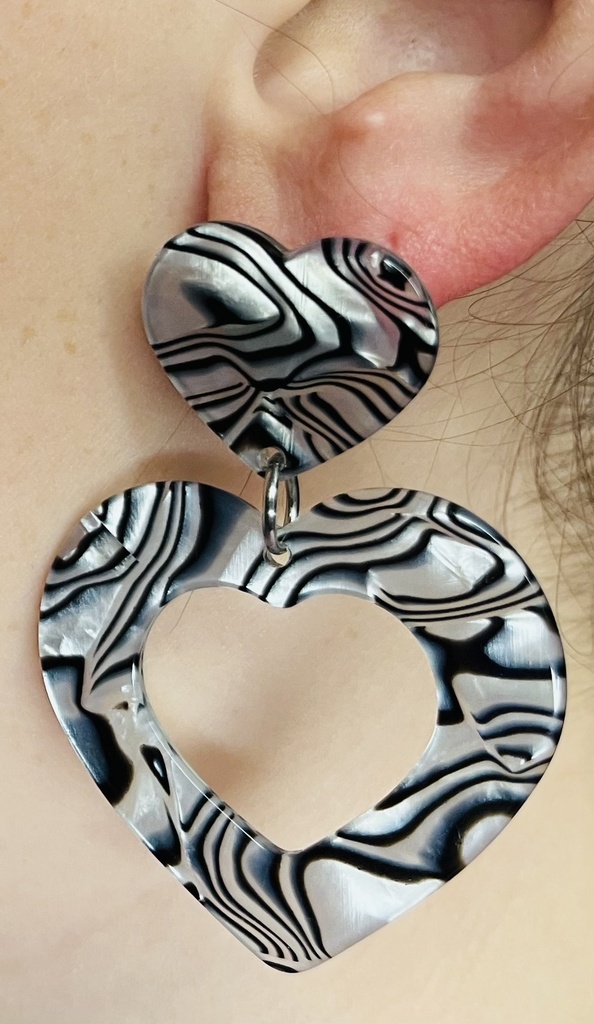 Boucles d'oreilles " Love" Noir-Blanc