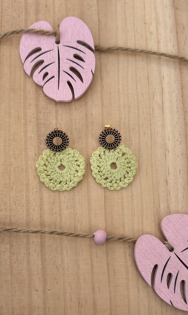 Boucles d'oreilles crochet *Mandala* vert anis