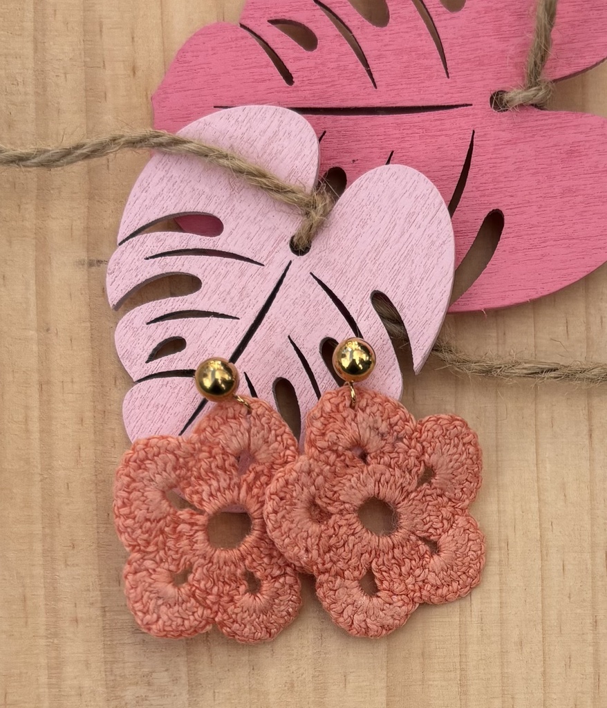 Boucles d'oreilles crochet *Fleur* corail