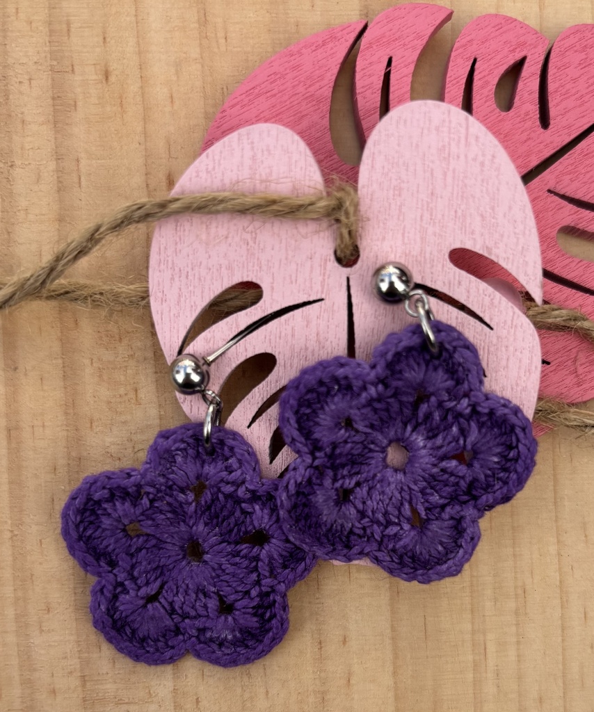 Boucles d'oreilles crochet *Fleur* mauve